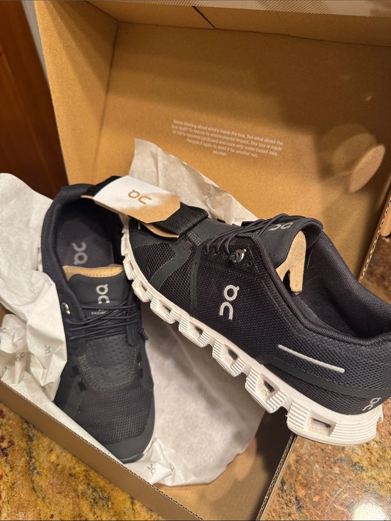 On Running Shoes - On Running Woman’s Sneakers in Black and White Size 8